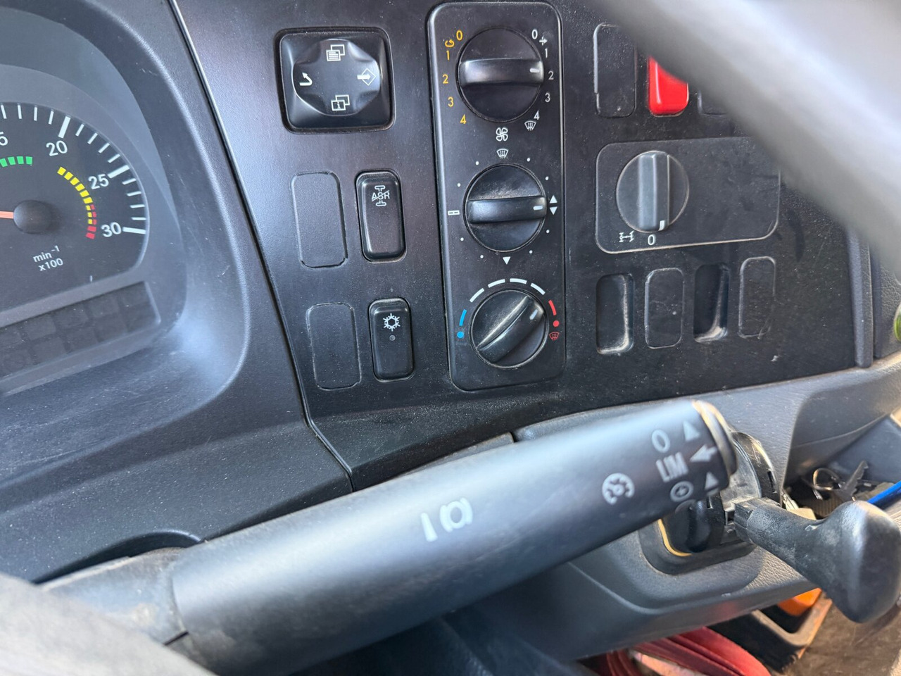 Camion plateau Mercedes-Benz Axor 1829 L 4x2 Axor 1829 L 4x2, 6-Sitzer: photos 7