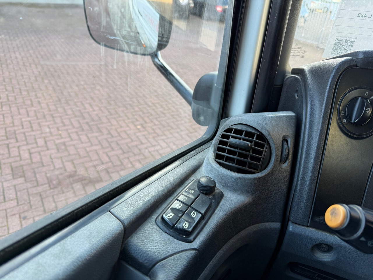 Camion plateau Mercedes-Benz Axor 1829 L 4x2 Axor 1829 L 4x2, 6-Sitzer: photos 6