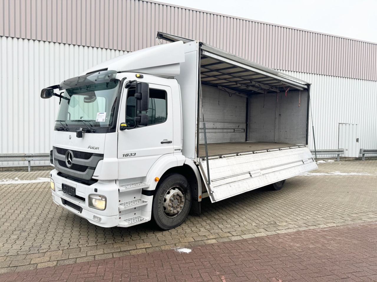 Mercedes-Benz Axor 1833 L 4x2 Axor 1833 L 4x2, Getränkekoffer - Camion fourgon: photos 1 Mercedes-Benz Axor 1833 L 4x2 Axor 1833 L 4x2, Getränkekoffer - Camion fourgon: photos 1