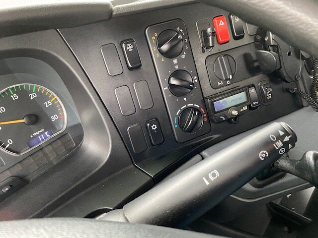 Crédit-bail de Mercedes-Benz Axor 1833 L 4x2 Axor 1833 L 4x2 mit Heckkran Hiab XS 133 K-2 Mercedes-Benz Axor 1833 L 4x2 Axor 1833 L 4x2 mit Heckkran Hiab XS 133 K-2: photos 6