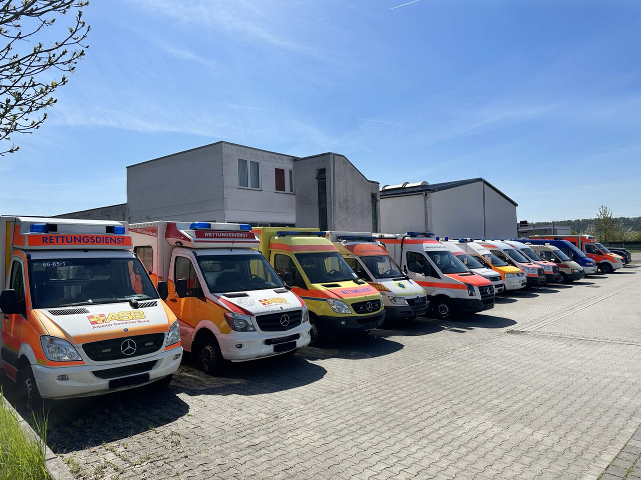 Mercedes-Benz Sprinter 516 CDI 4x4 Sprinter 516 CDI 4x4, Rettungswagen - Fourgon utilitaire: photos 2 Mercedes-Benz Sprinter 516 CDI 4x4 Sprinter 516 CDI 4x4, Rettungswagen - Fourgon utilitaire: photos 2