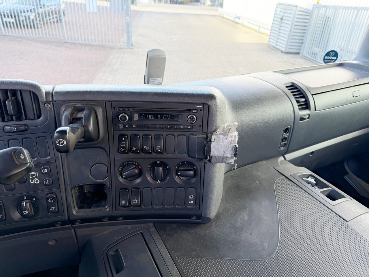 Scania P 320 6x2-4 P 320 6x2-4, Lenk-/Liftachse, Tele-Absetzanlage, Funk - Camion multibenne: photos 5 Scania P 320 6x2-4 P 320 6x2-4, Lenk-/Liftachse, Tele-Absetzanlage, Funk - Camion multibenne: photos 5