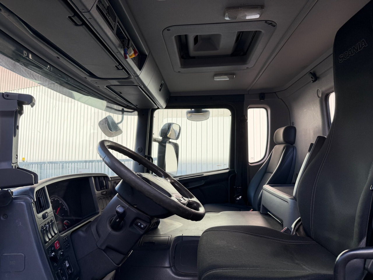 Scania P 320 6x2-4 P 320 6x2-4, Lenk-/Liftachse, Tele-Absetzanlage, Funk - Camion multibenne: photos 3 Scania P 320 6x2-4 P 320 6x2-4, Lenk-/Liftachse, Tele-Absetzanlage, Funk - Camion multibenne: photos 3