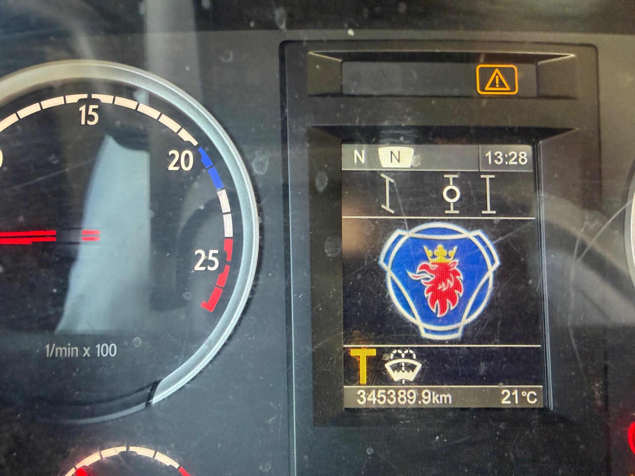 Scania P 320 6x2-4 P 320 6x2-4, Lenk-/Liftachse, Tele-Absetzanlage, Funk - Camion multibenne: photos 4 Scania P 320 6x2-4 P 320 6x2-4, Lenk-/Liftachse, Tele-Absetzanlage, Funk - Camion multibenne: photos 4