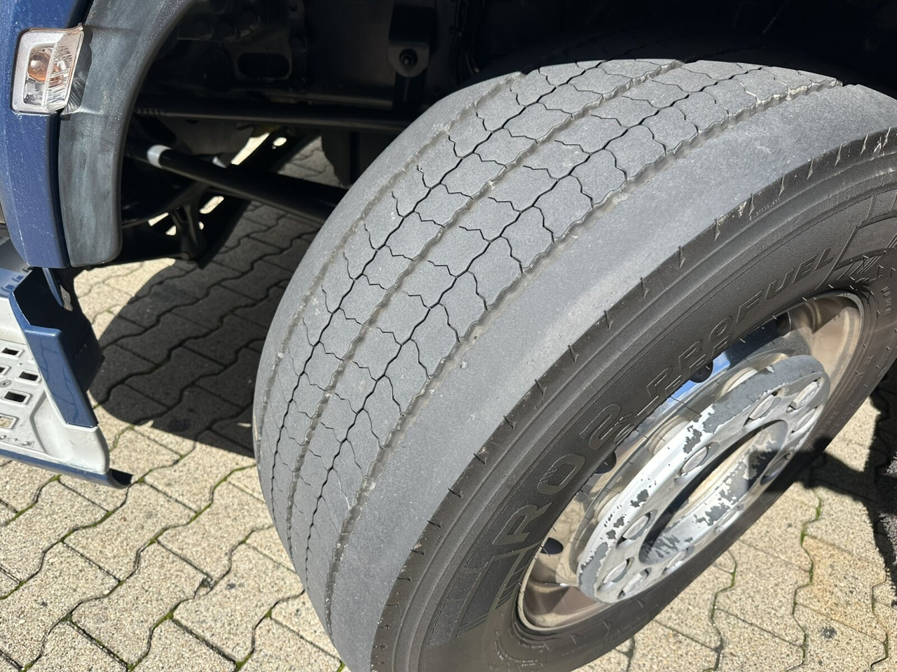 DAF XF 530 FT 6x2 XF 530 FT 6x2, Intarder, Navi, Spacecab, Vorlauflenk/lift, zGG 68t - Tracteur routier: photos 2 DAF XF 530 FT 6x2 XF 530 FT 6x2, Intarder, Navi, Spacecab, Vorlauflenk/lift, zGG 68t - Tracteur routier: photos 2