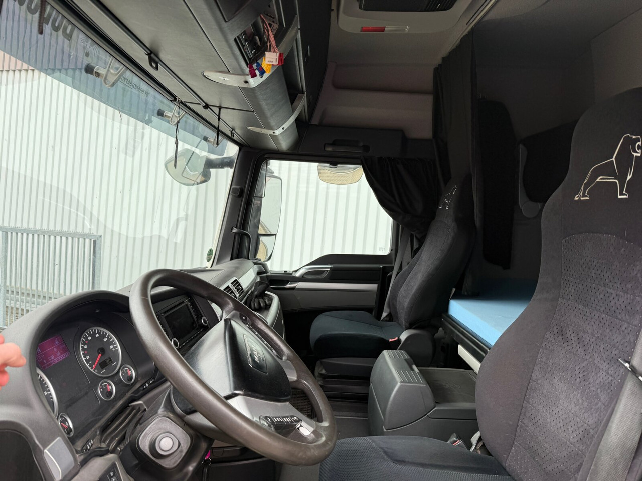 MAN TGX 26.480 6x4 BLS TGX 26.480 6x4 BLS, Retarder, XLX, Standklima, Hydraulik, zGG 90t - Tracteur routier: photos 2 MAN TGX 26.480 6x4 BLS TGX 26.480 6x4 BLS, Retarder, XLX, Standklima, Hydraulik, zGG 90t - Tracteur routier: photos 2