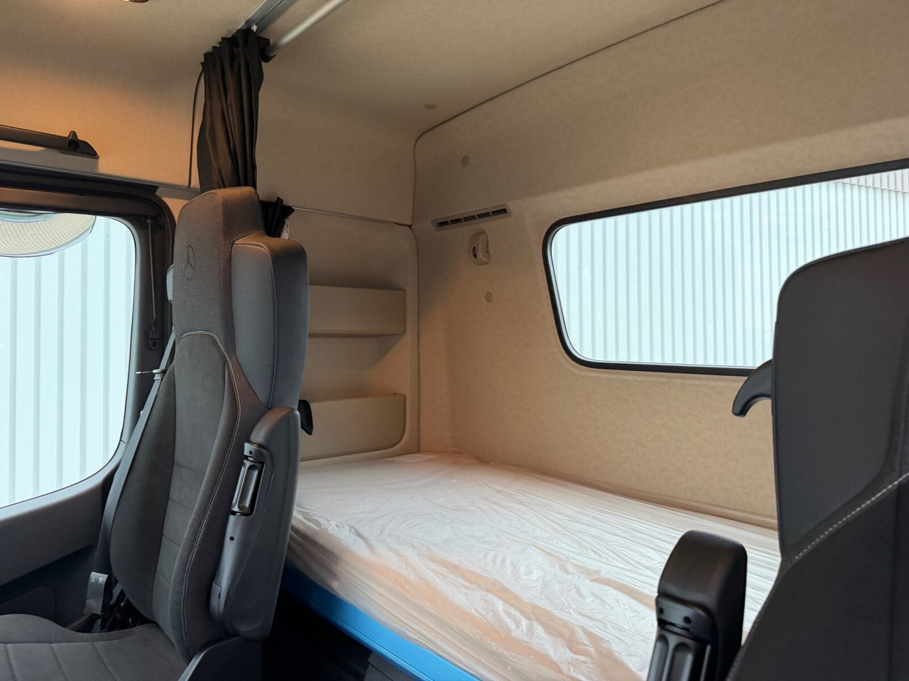 Mercedes-Benz Actros 1853 LS 4x2 Actros 1853 LS 4x2, Retarder, Navi, MultimediaCockpit, Hydraulik - Tracteur routier: photos 5 Mercedes-Benz Actros 1853 LS 4x2 Actros 1853 LS 4x2, Retarder, Navi, MultimediaCockpit, Hydraulik - Tracteur routier: photos 5