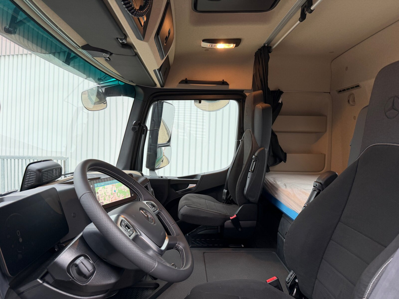 Mercedes-Benz Actros 1853 LS 4x2 Actros 1853 LS 4x2, Retarder, Navi, MultimediaCockpit, Hydraulik - Tracteur routier: photos 2 Mercedes-Benz Actros 1853 LS 4x2 Actros 1853 LS 4x2, Retarder, Navi, MultimediaCockpit, Hydraulik - Tracteur routier: photos 2