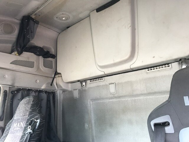 Stralis AS440S45 T/P 4x2 ONLY FOR SPAREPARTS!!! Stralis AS440S45 T/P 4x2 ActiveSpace - Tracteur routier: photos 3 Stralis AS440S45 T/P 4x2 ONLY FOR SPAREPARTS!!! Stralis AS440S45 T/P 4x2 ActiveSpace - Tracteur routier: photos 3