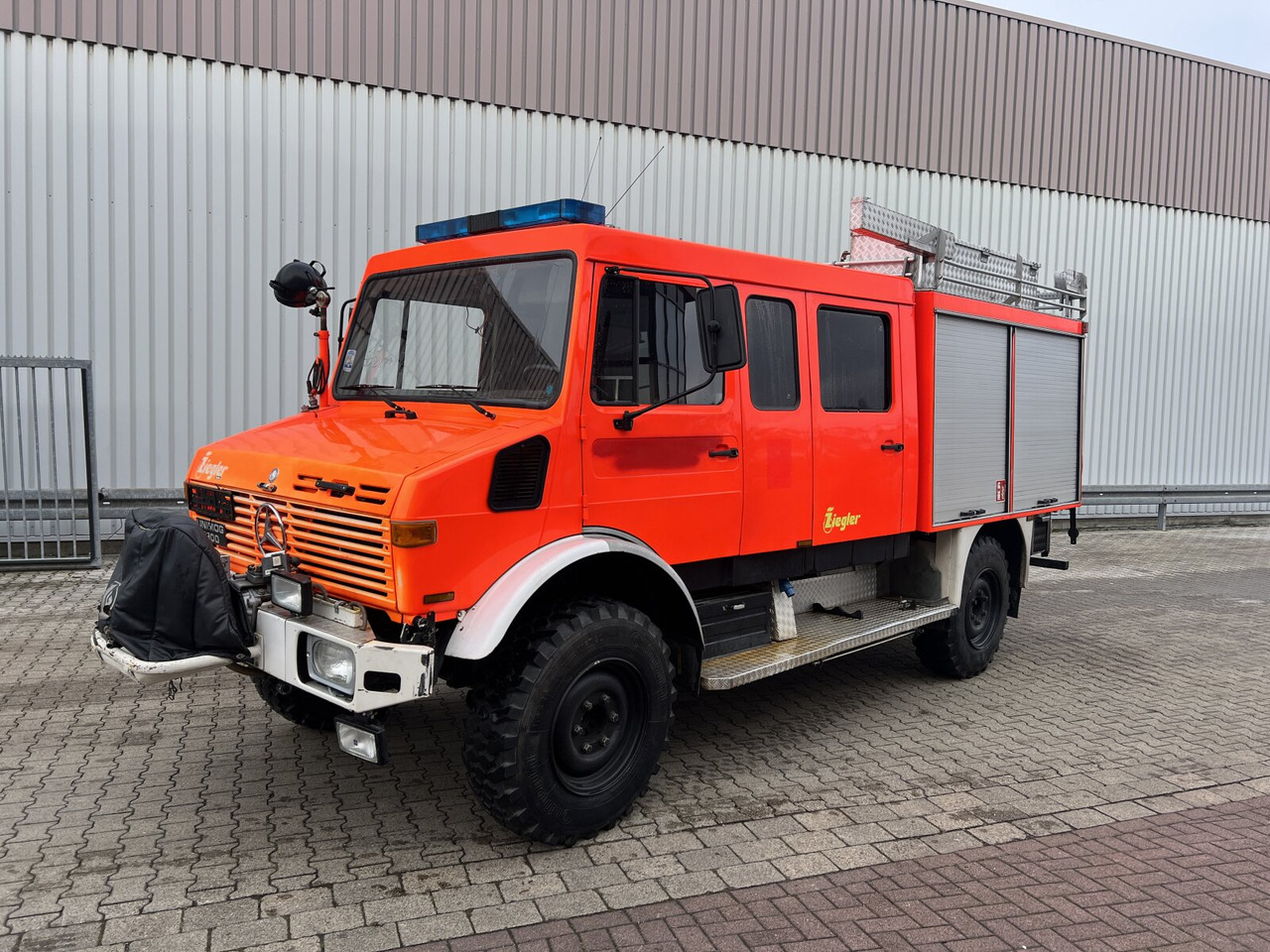 Unimog U 1300 L 4x4 Doka U 1300 L 4x4 Doka, LF8 - Ambulance: photos 1 Unimog U 1300 L 4x4 Doka U 1300 L 4x4 Doka, LF8 - Ambulance: photos 1