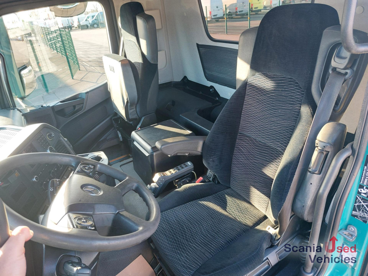 MERCEDES-BENZ Arocs 4142K Abroll Kipper HIAB XR26S51 / AP-Achsen - Camion benne: photos 2 MERCEDES-BENZ Arocs 4142K Abroll Kipper HIAB XR26S51 / AP-Achsen - Camion benne: photos 2