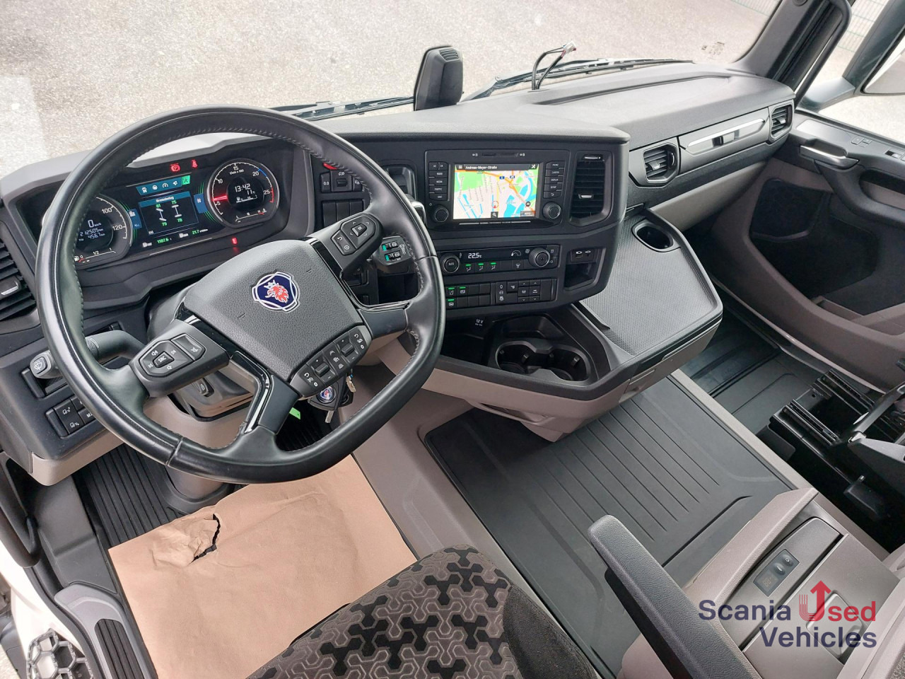 SCANIA R 460 A4x2NA, SUPER, Navi, Standklima - Tracteur routier: photos 3 SCANIA R 460 A4x2NA, SUPER, Navi, Standklima - Tracteur routier: photos 3