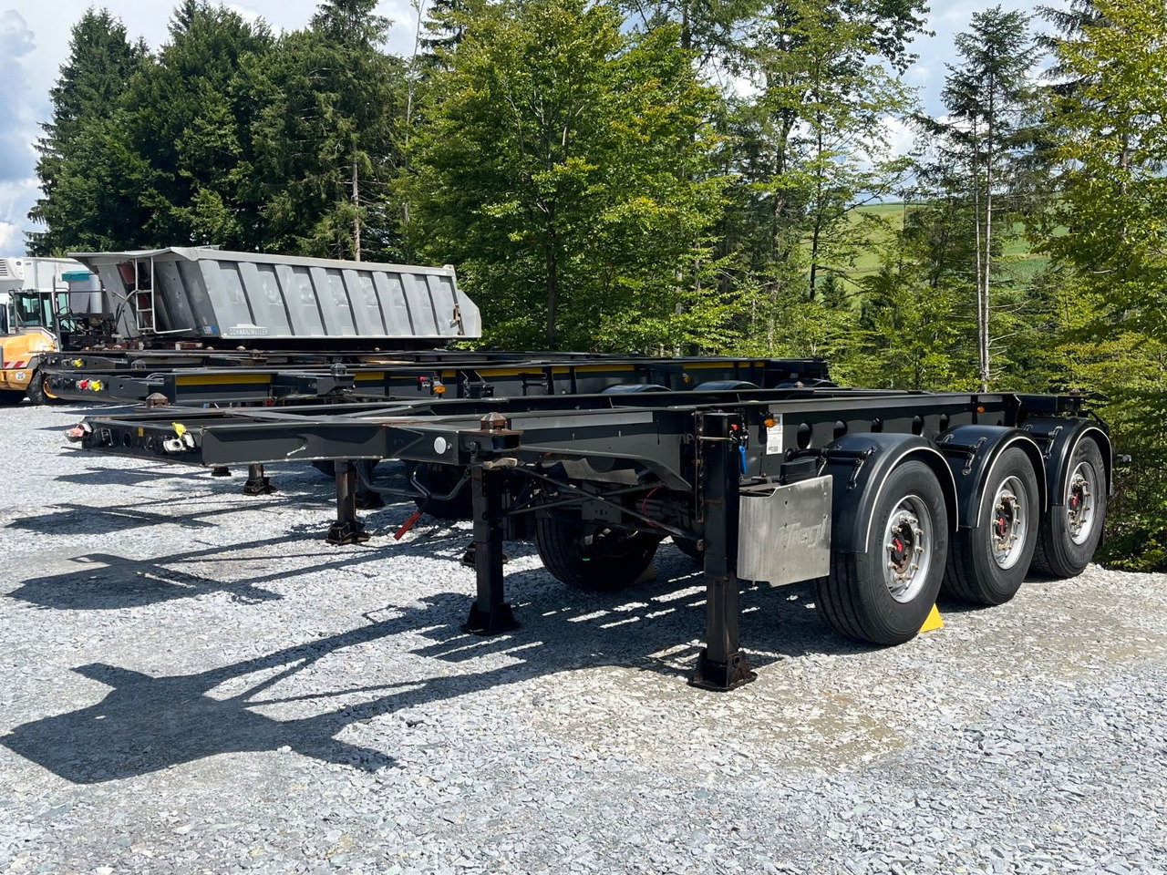 Fliegl Tank Container Chassis 20ft ADR - Semi-remorque porte-conteneur/ Caisse mobile: photos 1 Fliegl Tank Container Chassis 20ft ADR - Semi-remorque porte-conteneur/ Caisse mobile: photos 1