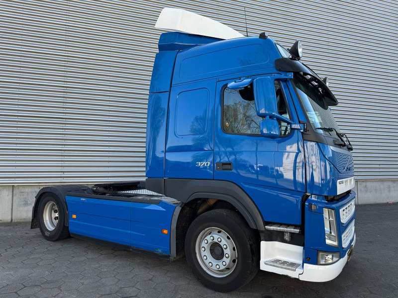 Volvo FM 370 / 2 Tanks / I-Shift / NL Truck - Tracteur routier: photos 2 Volvo FM 370 / 2 Tanks / I-Shift / NL Truck - Tracteur routier: photos 2