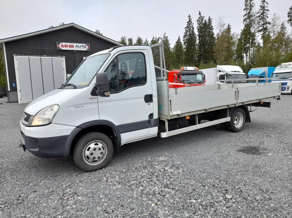 Iveco Daily 40 C18 automat  - Utilitaire plateau: photos 1 Iveco Daily 40 C18 automat  - Utilitaire plateau: photos 1
