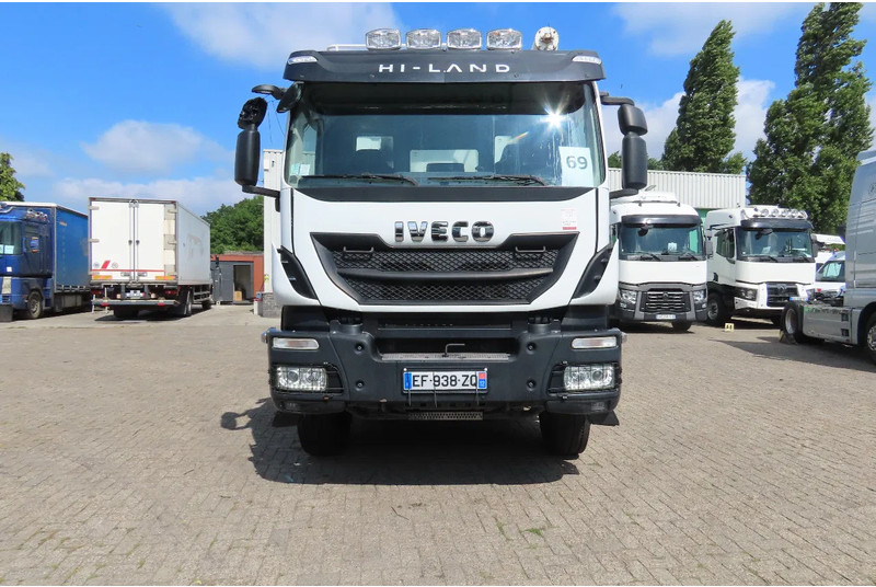 Iveco Eurotrakker 410 8x4. Light damages, 100% all working. 100% drivable - Camion citerne: photos 2 Iveco Eurotrakker 410 8x4. Light damages, 100% all working. 100% drivable - Camion citerne: photos 2