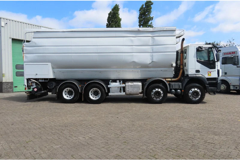 Iveco Eurotrakker 410 8x4. Light damages, 100% all working. 100% drivable - Camion citerne: photos 5 Iveco Eurotrakker 410 8x4. Light damages, 100% all working. 100% drivable - Camion citerne: photos 5