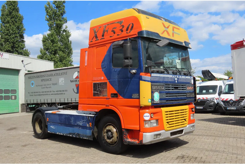 DAF XF 530 type E4, Manual!!! - Tracteur routier: photos 1 DAF XF 530 type E4, Manual!!! - Tracteur routier: photos 1
