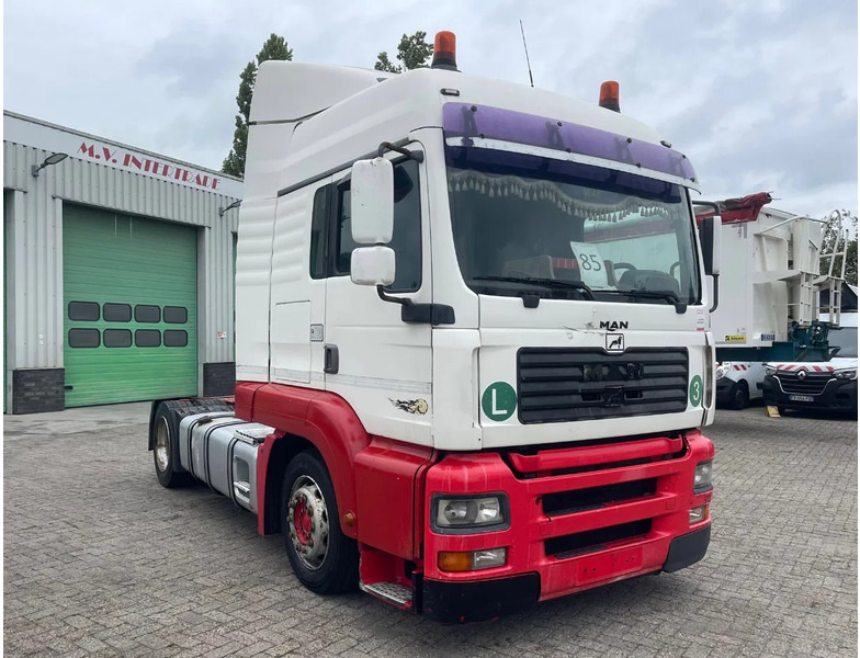 MAN TGA 18.410 EURO2 , Manual injection, FRIGO - Tracteur routier: photos 1 MAN TGA 18.410 EURO2 , Manual injection, FRIGO - Tracteur routier: photos 1