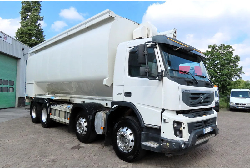 Volvo FMX 450 8x4 AUGER, radio control, 7 COMP. Full Volvo Service! . EXCELLENT condition - Camion citerne: photos 3 Volvo FMX 450 8x4 AUGER, radio control, 7 COMP. Full Volvo Service! . EXCELLENT condition - Camion citerne: photos 3