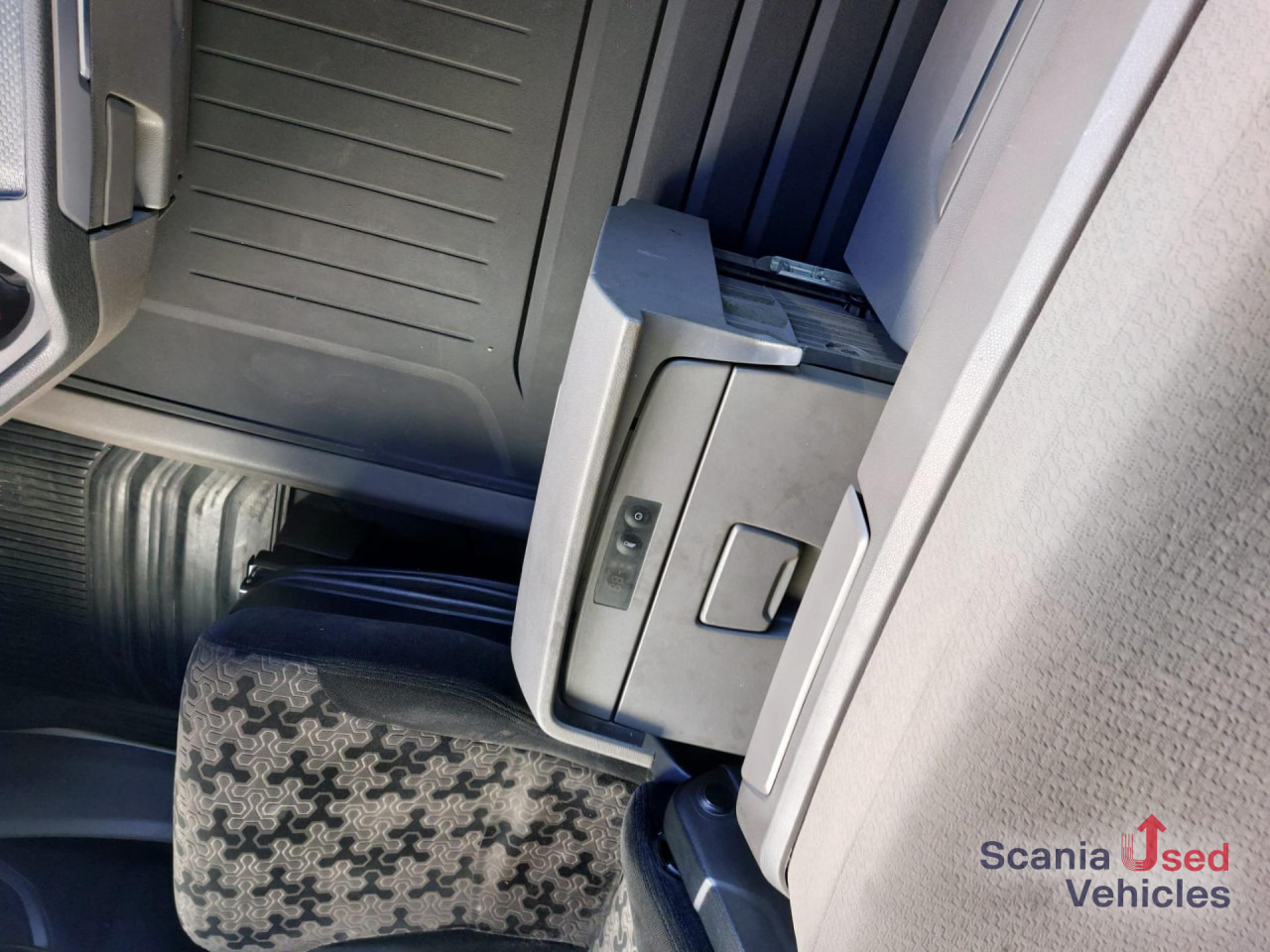 SCANIA R 410 A4x2NA Highline - Tracteur routier: photos 2 SCANIA R 410 A4x2NA Highline - Tracteur routier: photos 2