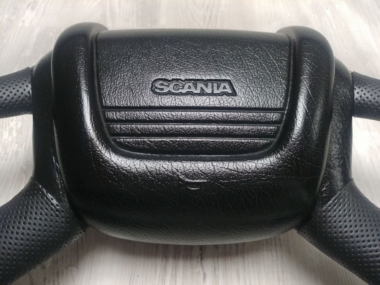 Scania NEW LEATHER Scania 4 - Volant pour Camion: photos 5 Scania NEW LEATHER Scania 4 - Volant pour Camion: photos 5