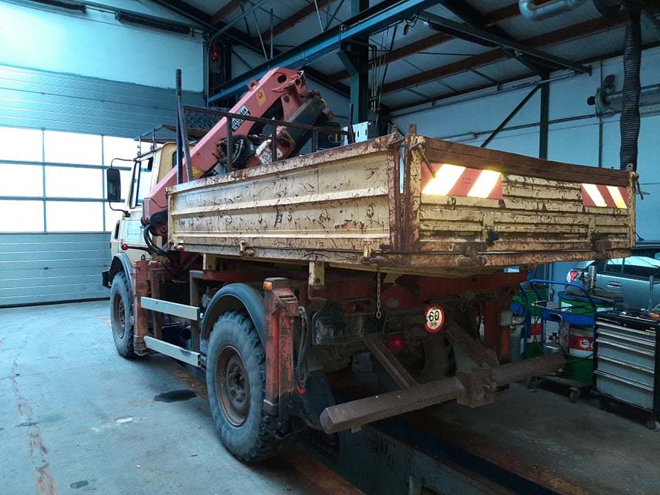 Mercedes Unimog U1250 - Véhicule de voirie/ Spécial, Camion plateau: photos 3 Mercedes Unimog U1250 - Véhicule de voirie/ Spécial, Camion plateau: photos 3