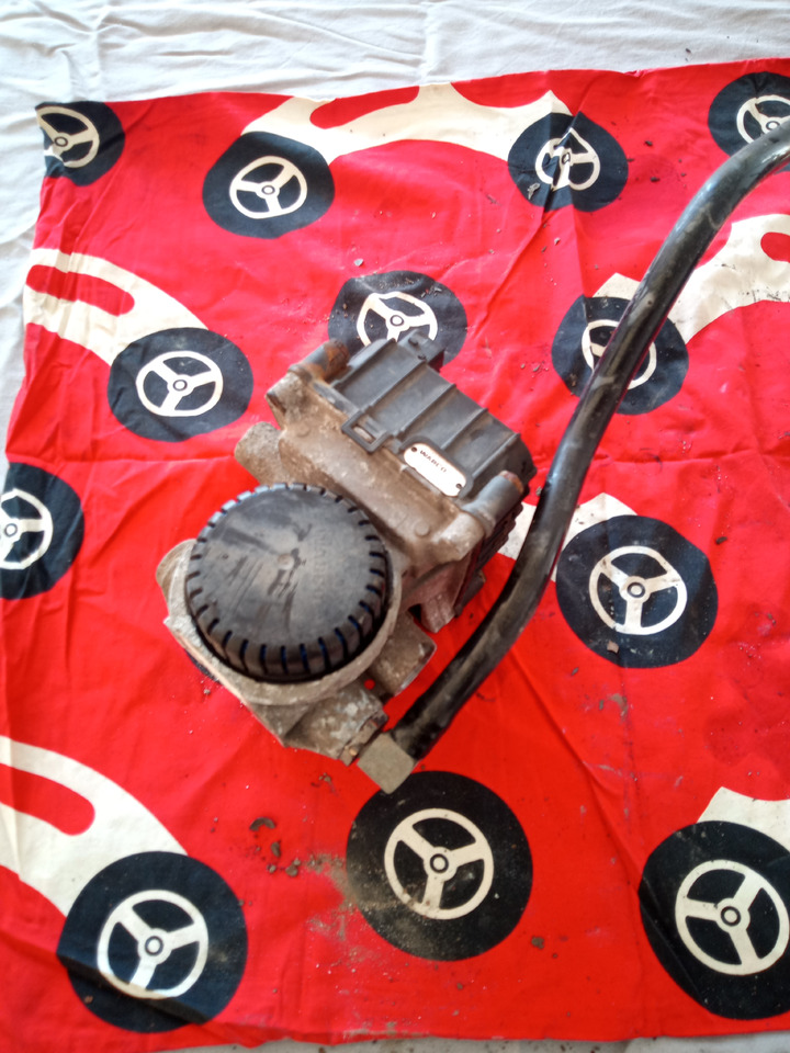 DAF XF106 - Valve de frein: photos 3 DAF XF106 - Valve de frein: photos 3