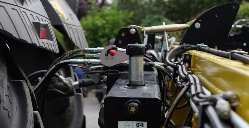 Moissoneuse neuf Honey Bee ST 15 - BANDSCHWADMÄHWERK: photos 18 Moissoneuse neuf Honey Bee ST 15 - BANDSCHWADMÄHWERK: photos 18