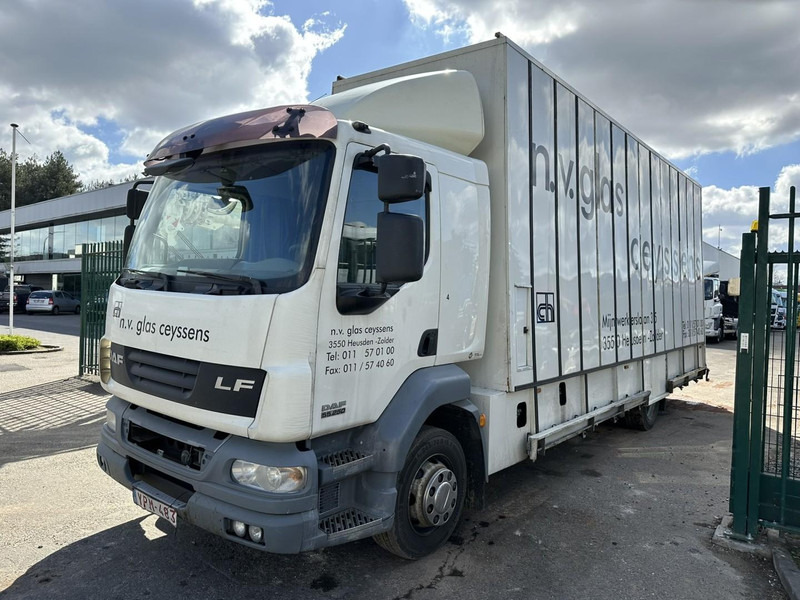 DAF LF 55.250 12T - GLASTRANSPORT / GLASRESTEEL - AIR SUSPENSION - EURO 4 - BELGIAN REGISTRATION - Camion: photos 3 DAF LF 55.250 12T - GLASTRANSPORT / GLASRESTEEL - AIR SUSPENSION - EURO 4 - BELGIAN REGISTRATION - Camion: photos 3
