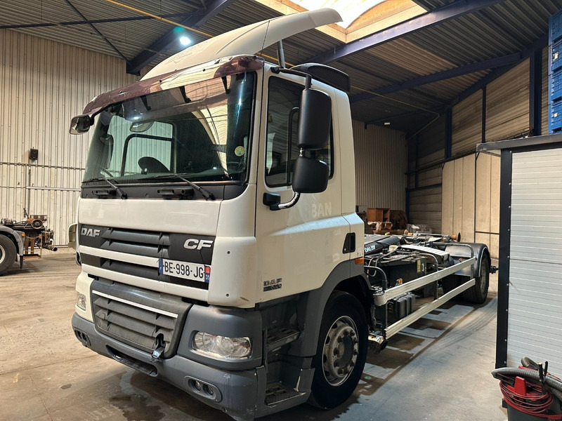 DAF CF 85.410 19T - 4x2 HOOKLIFT DALBY 16T - 5350mm - MANUAL ZF - TUV 09/2025 - EURO 5 - A/C - Camion ampliroll: photos 3 DAF CF 85.410 19T - 4x2 HOOKLIFT DALBY 16T - 5350mm - MANUAL ZF - TUV 09/2025 - EURO 5 - A/C - Camion ampliroll: photos 3