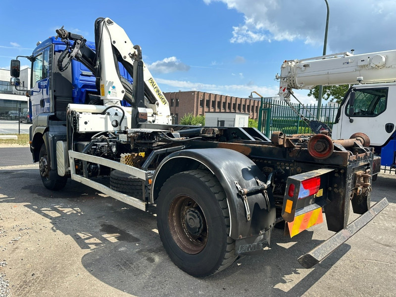 MAN TGA 18.310 4x4 HOOKLIFT + CRANE PALFINGER PK12000 - RADIO - ROTATOR - STEEL SPRING / HUB REDUCTION - MANUAL ZF - BE TRUCK - Camion ampliroll, Camion grue: photos 5 MAN TGA 18.310 4x4 HOOKLIFT + CRANE PALFINGER PK12000 - RADIO - ROTATOR - STEEL SPRING / HUB REDUCTION - MANUAL ZF - BE TRUCK - Camion ampliroll, Camion grue: photos 5