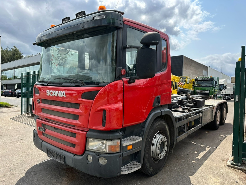 Scania P380 6x4 HOOKLIFT HIAB 25T - 6100mm - A/C - CAMERA - AIR SUSPENSION - Camion ampliroll: photos 3 Scania P380 6x4 HOOKLIFT HIAB 25T - 6100mm - A/C - CAMERA - AIR SUSPENSION - Camion ampliroll: photos 3