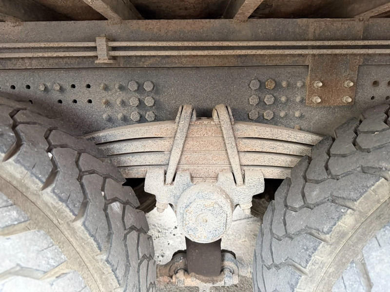 Camion plateau, Camion grue Scania P420 8X4 PRITSCHE + (25m) KRAN HIAB 422 E-5 HIPRO + JIB 100X-4 - RETARDER - *284.000km* - MANUAL - STEEL SPRING - EURO 3 - BE TRUCK: photos 13 Camion plateau, Camion grue Scania P420 8X4 PRITSCHE + (25m) KRAN HIAB 422 E-5 HIPRO + JIB 100X-4 - RETARDER - *284.000km* - MANUAL - STEEL SPRING - EURO 3 - BE TRUCK: photos 13