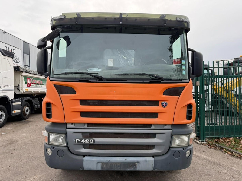 Camion plateau, Camion grue Scania P420 8X4 PRITSCHE + (25m) KRAN HIAB 422 E-5 HIPRO + JIB 100X-4 - RETARDER - *284.000km* - MANUAL - STEEL SPRING - EURO 3 - BE TRUCK: photos 9 Camion plateau, Camion grue Scania P420 8X4 PRITSCHE + (25m) KRAN HIAB 422 E-5 HIPRO + JIB 100X-4 - RETARDER - *284.000km* - MANUAL - STEEL SPRING - EURO 3 - BE TRUCK: photos 9