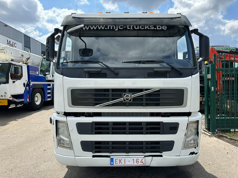 Volvo FM 450 6x2 19.000L - 5 COMP. FUEL TANKER / CITERNE - LIFT + STEERING AXLE - EURO 5 - - Camion citerne: photos 2 Volvo FM 450 6x2 19.000L - 5 COMP. FUEL TANKER / CITERNE - LIFT + STEERING AXLE - EURO 5 - - Camion citerne: photos 2