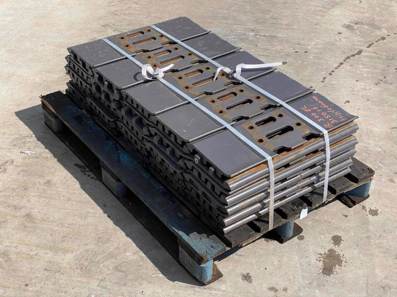 Case CX290 / CX300 Shoes/Pads - Frame/ Châssis pour Engins de chantier: photos 2 Case CX290 / CX300 Shoes/Pads - Frame/ Châssis pour Engins de chantier: photos 2