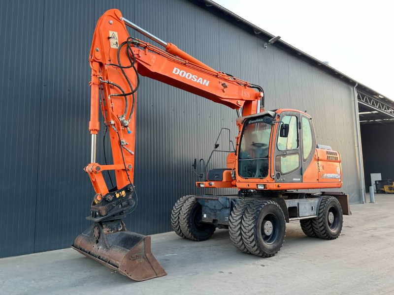 Doosan DX170W - Pelle sur pneus: photos 1 Doosan DX170W - Pelle sur pneus: photos 1