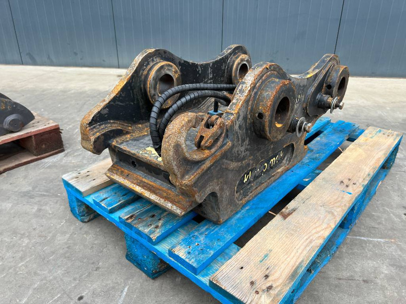 KLEPP MEK KM70 - S70- 323D - Attache rapide pour Engins de chantier: photos 1 KLEPP MEK KM70 - S70- 323D - Attache rapide pour Engins de chantier: photos 1