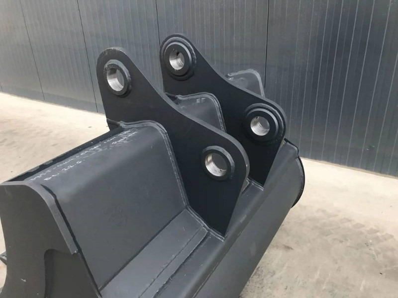 Komatsu PC210 - Godet pour Engins de chantier: photos 5 Komatsu PC210 - Godet pour Engins de chantier: photos 5