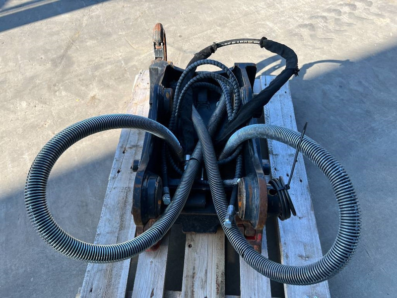 OilQuick OQ65 - 311F / 313F / 315F - Attache rapide pour Engins de chantier: photos 5 OilQuick OQ65 - 311F / 313F / 315F - Attache rapide pour Engins de chantier: photos 5