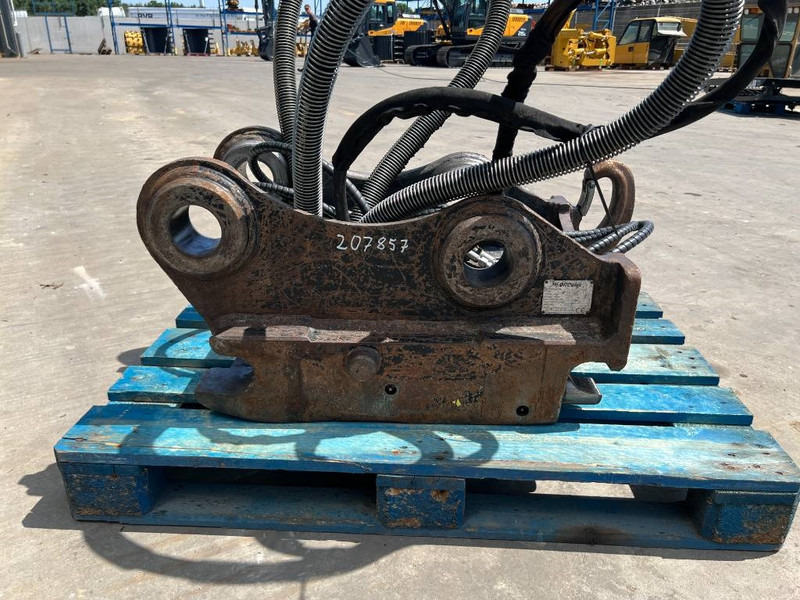 OilQuick OQ70/55 - 323E - Attache rapide pour Engins de chantier: photos 4 OilQuick OQ70/55 - 323E - Attache rapide pour Engins de chantier: photos 4