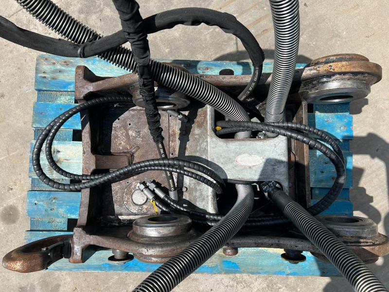 Attache rapide pour Engins de chantier OilQuick OQ70/55 - 323E: photos 13