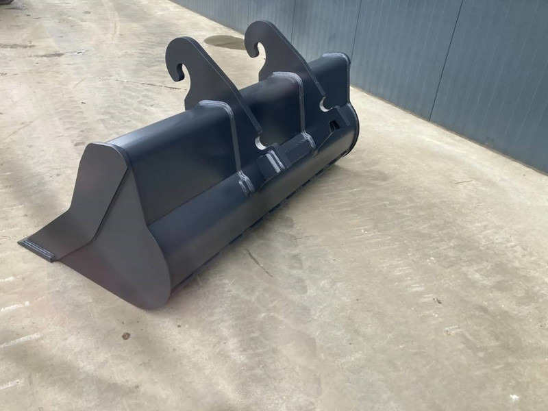 Smitma CW30 1.80m - Godet pour Engins de chantier: photos 2 Smitma CW30 1.80m - Godet pour Engins de chantier: photos 2