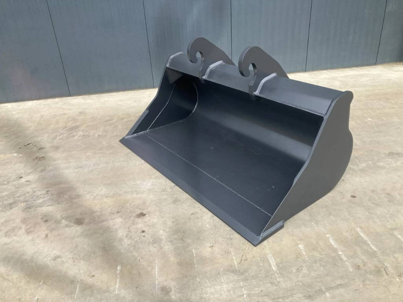 Smitma CW40 1.80m - Godet pour Engins de chantier: photos 5 Smitma CW40 1.80m - Godet pour Engins de chantier: photos 5