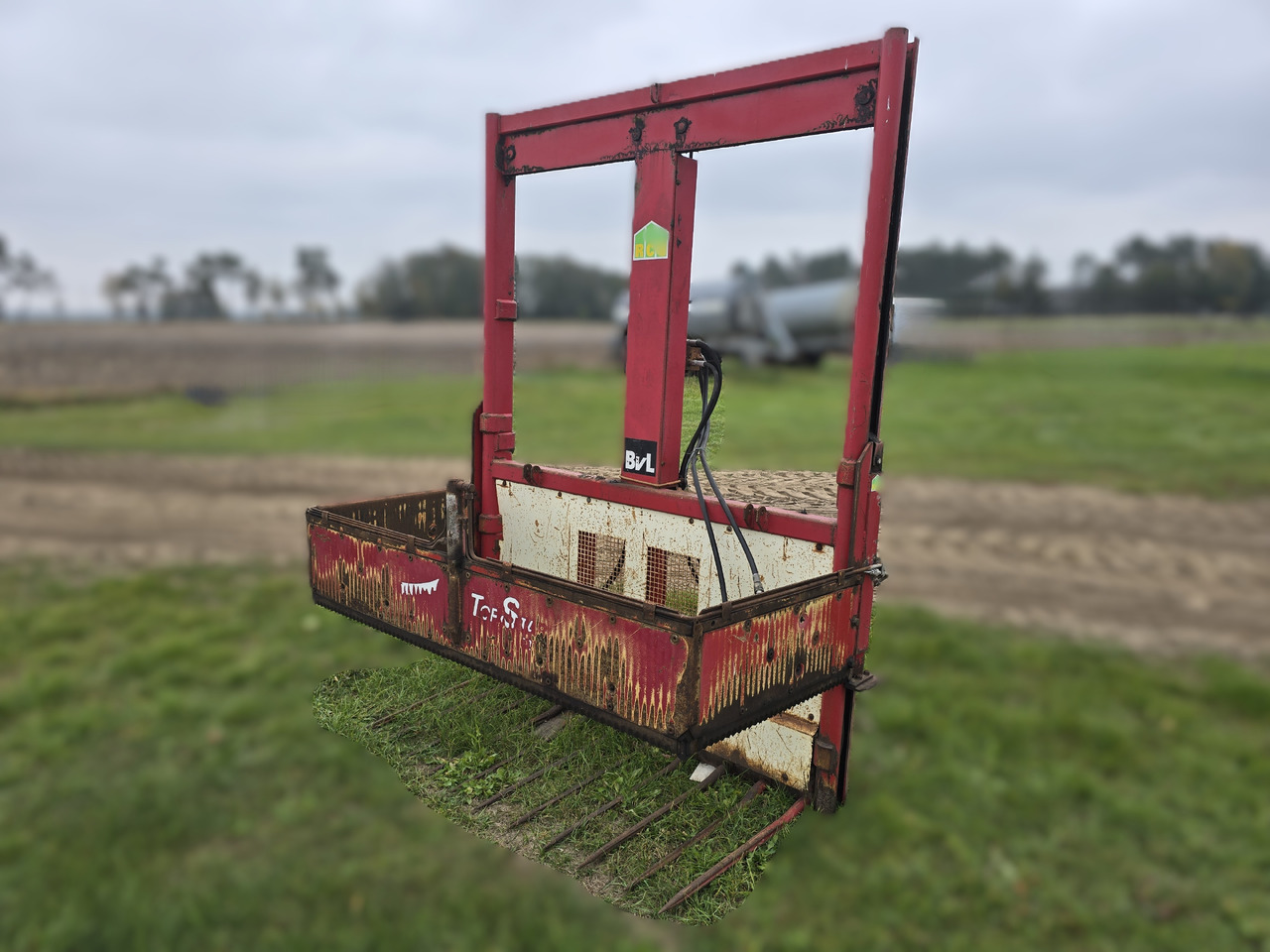 BVL SILO-TOPSTAR 170 - Pailleuse: photos 1 BVL SILO-TOPSTAR 170 - Pailleuse: photos 1