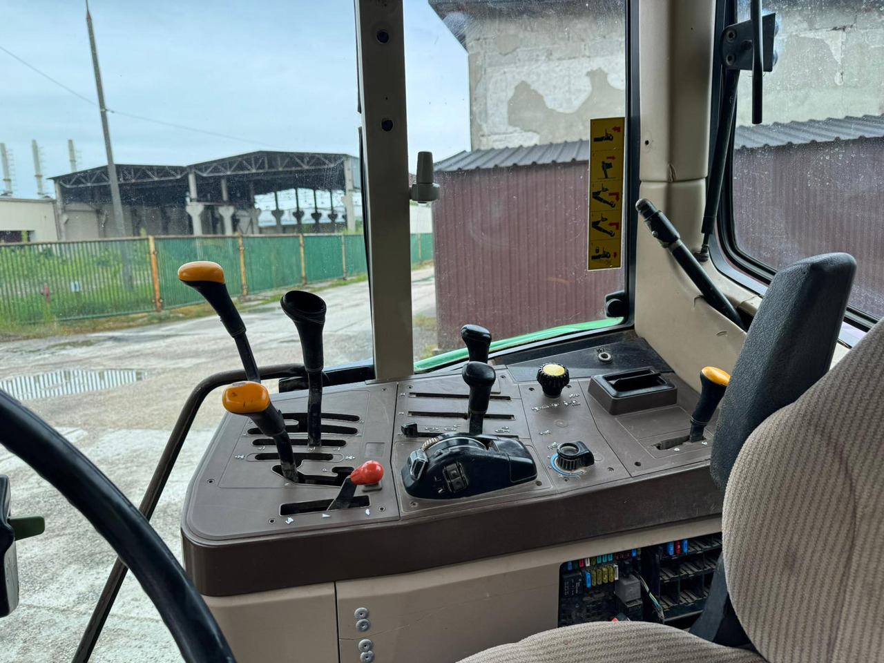 JOHN DEERE 6110 - Tracteur agricole: photos 4 JOHN DEERE 6110 - Tracteur agricole: photos 4