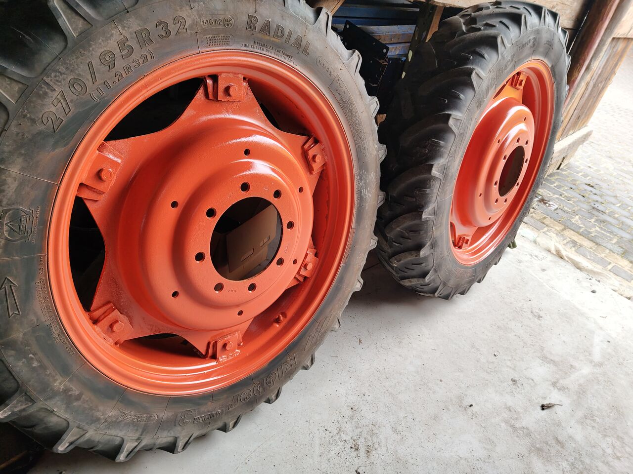 Kleber, Taurus 11.2 R32 (270/95 R32), 9.5 R48 - Roue complète pour Machine agricole: photos 3 Kleber, Taurus 11.2 R32 (270/95 R32), 9.5 R48 - Roue complète pour Machine agricole: photos 3