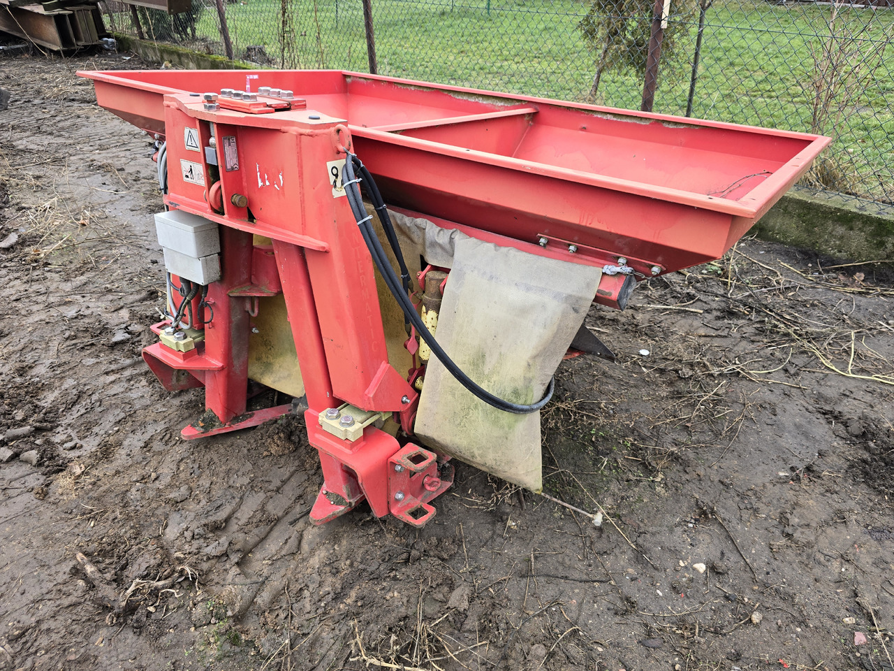 Lely - Distributeur d'engrais: photos 1 Lely - Distributeur d'engrais: photos 1