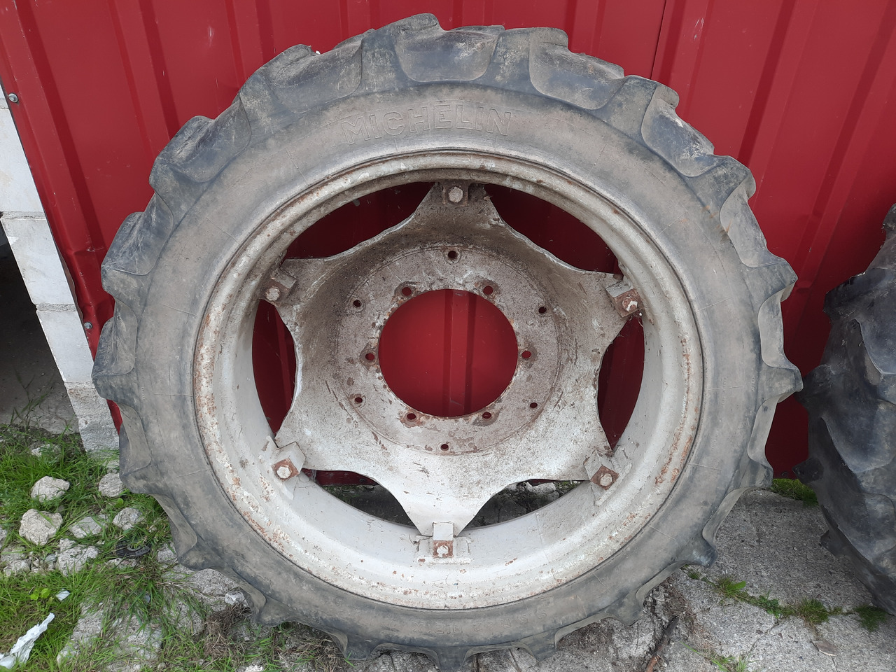 MICHELIN BIB X 9.5 R32 - Pneus et jantes pour Machine agricole: photos 3 MICHELIN BIB X 9.5 R32 - Pneus et jantes pour Machine agricole: photos 3